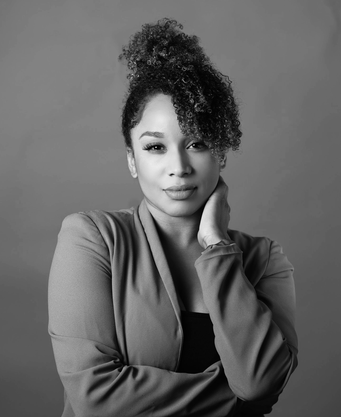 Professional B&W portrait of Lea Vasquez